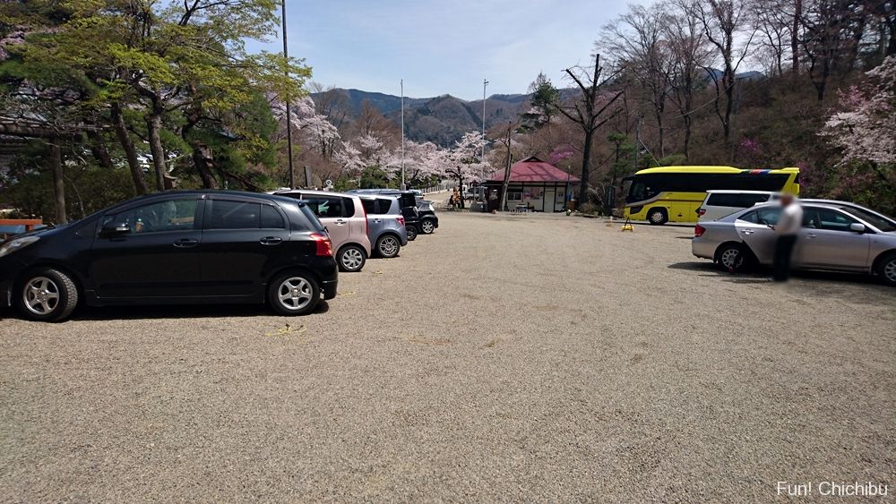 宝登山神社駐車場