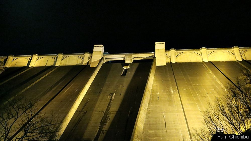 浦山ダムのライトアップ